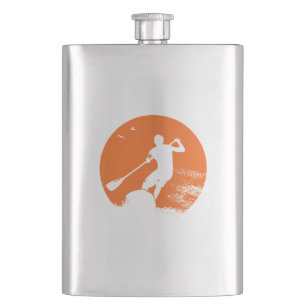 Cantil Esteja acima de remo o surfista