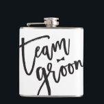 Cantil Fala De Casamento Do Arco De Equipe De Tie Bachelo<br><div class="desc">Este design apresenta um moderno e ousado roteiro de caligrafia em forma de corpo negro, com um sotaque de arco em um fundo branco de marfim clássico. A cor de fundo pode ser alterada para qualquer cor de sua escolha. Você pode adicionar mais texto / informações / detalhes e/ou fotos...</div>