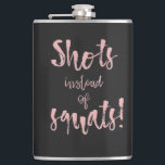 Cantil Frasco de Shots Em vez de Agachamentos<br><div class="desc">Frasco personalizado com citação em letra de forma "shots em vez de agachamentos" pode ser um ótimo presente engraçado para uma despedida de solteira</div>