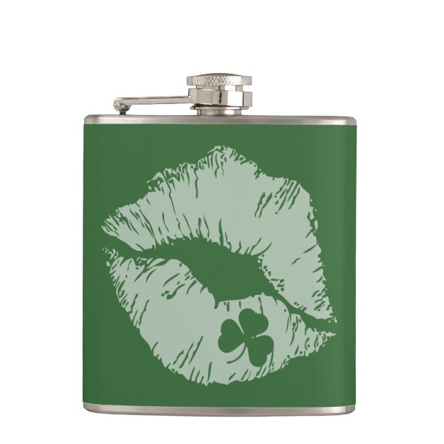 Cantil Lábios de Shamrock - Beije-me Eu sou Irish Flask (Frente)