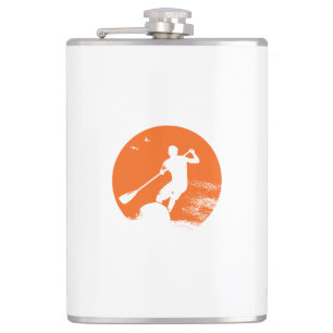 Cantil Levante-se e remando o surfista