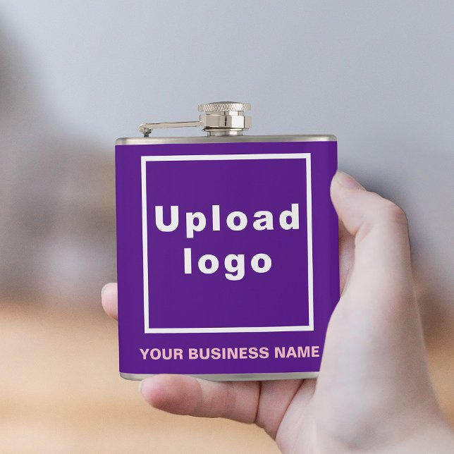 Cantil Marca comercial roxa no frasco molhado de vinil (Your business name and logo on purple vinyl wrapped flask.)