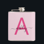 Cantil Monograma Rosa Vibrante Festa de Despedida de Solt<br><div class="desc">Eleve sua celebração com esse frasco de monograma personalizado e sofisticado, perfeito para uma noite das meninas ou despedida de solteira. O monograma ousado em rosa quente, combinado com uma fonte elegante, cria um design marcante e feminino que torna esse frasco um souvenir elegante para qualquer ocasião. Se você está...</div>
