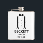 Cantil Noivo Gravata Borboleta Preta<br><div class="desc">Esta garrafa é ótima para o noivo. Se toda a sua comitiva de casamento estiver usando ternos, este design com suspensórios e gravata borboleta preta seria perfeito. Casual, mas formal. Seria ótimo para um fim de semana de despedida de solteiro ou festa de despedida de solteiro. Um presente divertido para...</div>