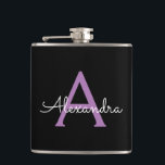 Cantil Nome do Monograma Girly de Script Preto Roxo<br><div class="desc">Monograma Roxo e Preto Adicione Seu Próprio Nome Fator Flask. Isto faz o doce e perfeito aniversário de 16 anos,  casamento,  chá de panela,  aniversário,  chá de fraldas ou festa de solteira presente para alguém que ama luxo de luxo e estilos quíticos.</div>