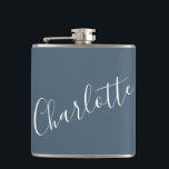 Cantil Nome personalizado de script minimalista azul escu<br><div class="desc">Nome da Tipografia de Script Minimalista Flask in Dark Dusty Blue</div>