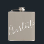 Cantil Nome Personalizado em Script Minimalista Bege Marr<br><div class="desc">Frasco de Nome em Tipografia de Script Minimalista em Bege Marrom</div>