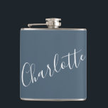 Cantil Nome Personalizado Script Minimalista Azul Escuro<br><div class="desc">Nome em Tipografia Script Minimalista em Frasco Azul Poeirento Escuro</div>