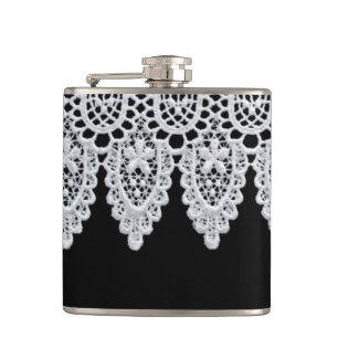 Cantil O laço branco forma uma beira delicada contra o