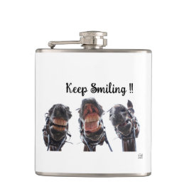 Cantil Paarden in de mond gekeken. 3 paarden lachend.