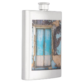 Cantil Parede e porta azuis