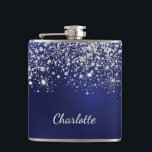 Cantil Poeira de brilho prateada azul monograma nome scri<br><div class="desc">Um fundo azul. A cor azul é irregular. Decoração com poeira de brilho falsa. Personalize e adicione um nome,  iniciais de monograma e nome completo. O primeiro nome é escrito com um estilo de letra manuscrita moderna.</div>