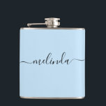 Cantil Presente Personalizado para Damas de Honra Azul Pa<br><div class="desc">Uma garrafa de casamento personalizada azul pastel perfeita para presentes para damas de honra, presentes de proposta para damas de honra, presentes para festa de despedida de solteira e decoração de chá de noiva. Personalize o copo com seu nome e título e crie um presente único para a festa de...</div>