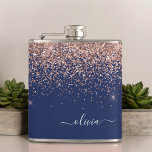 Cantil Rosa Rosa Cor-de-Rosa Rosa Dourada Monograma Azul<br><div class="desc">Rosa Dourado - Cor-de-rosa pincelado e Marinho azul Faux Sparkle Glitter Monogramname (Nome do monograma) e Initial Party Flask (Frasco inicial). Isto faz o doce e perfeito aniversário de 16 anos, casamento, chá de panela, aniversário, chá de fraldas ou festa de solteira presente para alguém que ama luxo de luxo...</div>