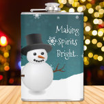 Cantil Teal Snowman Winter Scense Christmas Flask<br><div class="desc">Aproveite a sua bebida adulta favorita com este fascinante Teal Snowman Winter Scene Christmas Flask. Flask design apresenta um feliz boneco de neve em uma cena de vento de neve contra um fundo especial adornado com flocos de neve de cor correspondente e o ditado "Fazer Spirits Bright" que você pode...</div>