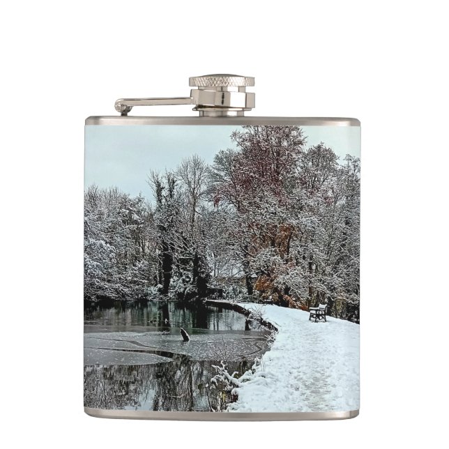 Cantil Um assento, perto da água (Frente)