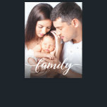 Canvas de Fotografias Personalizadas da Família de<br><div class="desc">Imobilize seus momentos familiares queridos com nossa canvas estilizada personalizável, com um script moderno tipo "Família", camada branca. Esta canvas elegante não é apenas uma peça de arte; é uma marca que captura lindamente a essência do amor e da união da sua família. Personalize esta canvas com sua foto favorita...</div>