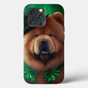 Cão Chow Chow vestido para o Dia de São Patrício