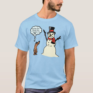 Cão engraçado com a camisa do Natal do boneco de