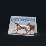 Cão engraçado com o cartão de aniversário da vara<br><div class="desc">Cães bonitos que jogam no cartão de cumprimentos da foto da praia. O texto na parte dianteira lê "o feliz aniversario!" e o interior do texto lê a "esperança que você tem um grande dia!"</div>