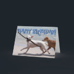Cão engraçado com o cartão de aniversário da vara<br><div class="desc">Cães bonitos que jogam no cartão de cumprimentos da foto da praia. O texto na parte dianteira lê "o feliz aniversario!" e o interior do texto lê a "esperança que você tem um grande dia!"</div>