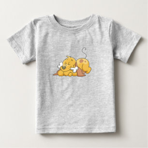 Cão feliz com camiseta e presentes do osso