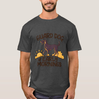 Cão guarda na madrugada T-Shirt