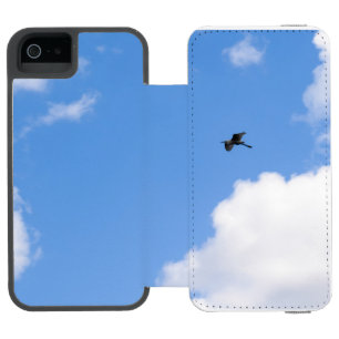 Capa Carteira Incipio Watson™ Para iPhone 5 Solitary Bird Soaring Through Bright Blue Sky with