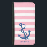 Capa Carteira Para Samsung Galaxy S5 Âncora Náutica Azul, Stripes Cor-de-rosa e branco<br><div class="desc">Padrão de listras brancas e rosas claro com ilustração da âncora náutica marinho azul do barco. Monograma personalizável. Tamanho da âncora ajustável.</div>