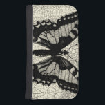 Capa Carteira Para Samsung Galaxy S4 Borboleta Preta e Branca sobre fundo rachado<br><div class="desc">Uma borboleta branca e preta simples é o foco deste impressão pelo Vision Studio. O inseto de dois tons e o fundo rachado dão uma sensação rústica ao pedaço. Peça sua cópia hoje!</div>