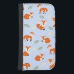 Capa Carteira Para Samsung Galaxy S4 Folha de Raposa Esbranquiçada e Padrão Flor<br><div class="desc">Esse padrão fofo é feito de uma pequena raposa branca em diferentes poses com design de folha e flor. O fundo é um azul claro bonito para destacar a cor das raposas. O esquema de espuma é perfeito como um cobrir protetor para seus dispositivos.</div>