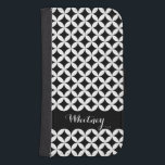 Capa Carteira Para Samsung Galaxy S4 Forma do quarto de círculo branco nome preto<br><div class="desc">Uma capa de telefone de flape com padrão quadrada em círculos fortes. Personalize este item com o seu nome. Este exemplo diz Whitney. Padrão branco escuro sobre fundo preto. Design por Sarah Trett.</div>