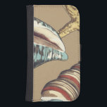 Capa Carteira Para Samsung Galaxy S4 Shell Trio em Khaki<br><div class="desc">Megan Meagher é conhecida por suas simples peças de arte. Esta é uma imagem excelente da arte decorativa capturando a vida marinha com uma estrela amarela e uma concha azul e vermelha. Consiga este impressão de arte hoje na cor Khaki no seu produto Zazzle.</div>