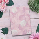 Capa de ipad de Monograma de Padrão Rosa Rosa Rosa<br><div class="desc">Adicione a sua inicial a este cobrir inteligente floral rosa bonito. Design inspirado pelas lindas rosas rosa que floresciam no meu jardim.</div>