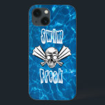Capa de telefone do anormal da natação<br><div class="desc">Grupo arrepiante da capa de telefone da natação na água azul profunda da piscina,  com crânio e ossos da cruz,  aletas,  óculos de proteção feitos toda no branco esboçado no preto.</div>