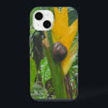 Capa de telefone do Caracol da Floresta Tropical<br><div class="desc">Esta capa de telefone tem uma fotografia de uma flor amarela brilhante da floresta tropical com um caracol sobre uma planta próxima a ela.</div>