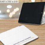 Capa Para iPad Air Caso de iPad de Negócios Simples<br><div class="desc">Aumente sua imagem de negócios com este mala iPad elegante e personalizável, perfeito para profissionais que procuram exibir sua marca. Projetado em branco limpo com sotaques azuis e dourados do marinho eterno, este caso oferece uma aparência moderna e minimalista ao mesmo tempo que apresenta espaço para o nome da sua...</div>