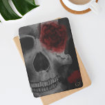 Capa Para iPad Air Crânio gótico e Rosas vermelhas vibrantes<br><div class="desc">Um design escuro e temperado com um crânio de aquarela pingando em florais.</div>