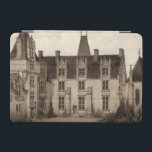 Capa Para iPad Mini Belo Chateau Francês em Pedras Sepia<br><div class="desc">Victor Petit traz a vocês este belo castelo francês,  capturado em tons de sépia agradáveis. Esta casa de mansão magnífica era a residência da nobreza francesa,  e o filtro de sépia traz à tona a majestade deste edifício. Traga nobreza para sua casa com este impressão!</div>