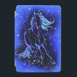 Capa Para iPad Mini Cavalo Azul Neon Correndo À Lua À Noite Estrelada<br><div class="desc">Cavalo Azul Neon Executando à Lua Starry Night Magic Desenho Animal Magic - Escolha / Adicione Seu Texto / Cor Exclusivo - Faça seu Presente Especial - Redimensione e mova ou remova e adicione elementos / imagem com a ferramenta de personalização! - Desenho e Design por MIGNED. Você também pode...</div>
