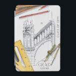 Capa Para iPad Mini Classe de formando do Nome do Engenheiro da Arquit<br><div class="desc">Formando Classe 2022 Engenheiro Arquitetura Formando Nome Personalizado capas de ipad e Cobrir apresenta uma ilustração de uma parte de um edifício com as ferramentas necessárias para desenhar mais o texto "Formando", seu nome e ano de qualificação. Personalize editando o texto nas caixas de texto fornecidas. Elaborado por ©Evco Studio...</div>