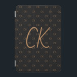 Capa Para iPad Mini Escrita moderna em monograma de ouro preto<br><div class="desc">Personalize e adicione suas letras monográficas,  iniciais,  As iniciais monográficas como um padrão no plano de fundo. Uma cor clássica de fundo preto em chic. Letras coloridas com ouro.</div>