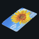 Capa Para iPad Mini Girassol Amarelo e Abelhas no Céu Azul - Dia do Ve<br><div class="desc">Girassol Amarelo e Abelhas no Céu Azul - Dia de Verão - Natureza do Flor de Fotografias - Você também pode personalizar - Escolher / Adicionar Sua Foto Única - Imagem / Texto - Nome / Cor / Fonte / Tamanho / Mais - Faça seu Presente Especial - Redimensionar e...</div>