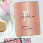 Capa Para iPad Mini Glam Peach Fuzz Esbarrado Metal Branco Monograma N<br><div class="desc">Elevem seu estilo técnico com nossa capa de ar iPad do Glam Peach Fuzz escovada de metal branco monograma! Este cobrir impressionante apresenta um fundo de metal escovado de cor de pêssego fuzz adormecido com um monograma branco e um elegante nome de roteiro preto. Abaixo do monograma, você pode personalizar...</div>