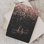 Capa Para iPad Mini Monograma Elegante Dourado de Rosa de luxo<br><div class="desc">Capa de ipad de Monograma Elegante com Glitter Dourada Glitter. Personalize facilmente este design de cobrir de tablete chic com elegante brilho brilhante rosa de ouro num fundo preto. O design apresenta seu monograma manuscrito com espirais bonito e seu nome.</div>