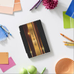 Capa Para iPad Mini Ouro metálico e design geométrico preto moderno<br><div class="desc">Imagem de listras de ouro metálicas brilhantes com fundo geométrico metálico preto. Monograma opcional</div>