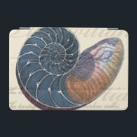 Capa Para iPad Mini Romantic Seashell<br><div class="desc">Você mora longe da praia? Sem problemas! Pegue esta pintura romântica de concha para que você possa se imaginar sentado em uma praia pacífica em um dia ensolarado quente. Esta arte romanceia o mar e as pequenas ondas que o deixarão ansiando por uma visita à praia. Coloque este painel de...</div>