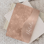 Capa Para iPad Mini Rosa Metálico - Largura Dourada Personalizada<br><div class="desc">Personalize facilmente este rosa dourado com metal escovado e capa de ipad brilhante com padrão de brilho com seu próprio nome personalizado.</div>
