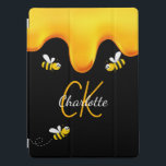 Capa Para iPad Pro Bombus spp. preto monograma de gotejamento de mel<br><div class="desc">Um fundo preto na moda e um sorriso feliz de abelhas. Decorado com mel doce e ouro pingando. Personalize e adicione seu nome e suas iniciais,  ouro e letras brancas. O nome é escrito com um script de estilo manuscrito.</div>