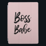 Capa Para iPad Pro Chefe Babe Cita Típica Simples Cor-de-Rosa Preta<br><div class="desc">Esta design de tipografia simples e moderna é perfeita para a mulher poderosa. Ele apresenta uma citação de fontes de pincelada negra minimalista dizendo, "Chefe, querida" sobre um simples fundo rosa pincelado. É empoderador, elegante e moda. ***NOTA DE DESIGN IMPORTANTE: Para qualquer solicitação de design personalizada, como solicitações de correspondência...</div>